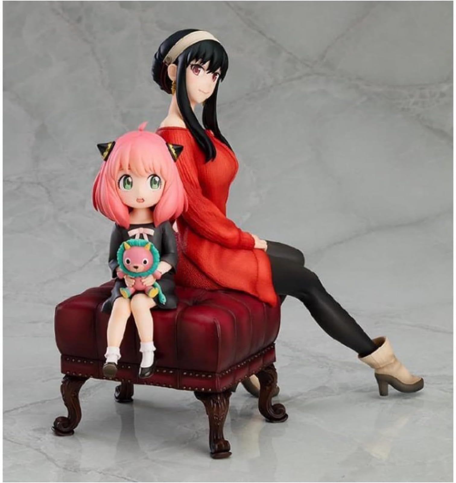 Amazon.co.jp: スパイ×ファミリーアニメフィギュア-ソファに座っている